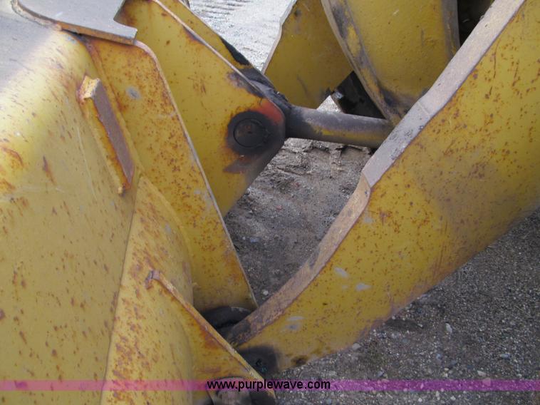 image for item F5569 1984 Caterpillar 966D wheel loader