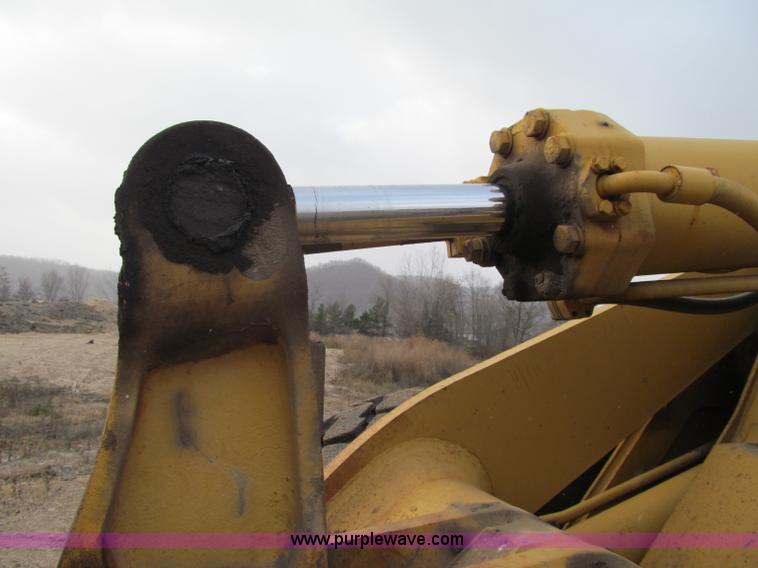 image for item F5569 1984 Caterpillar 966D wheel loader