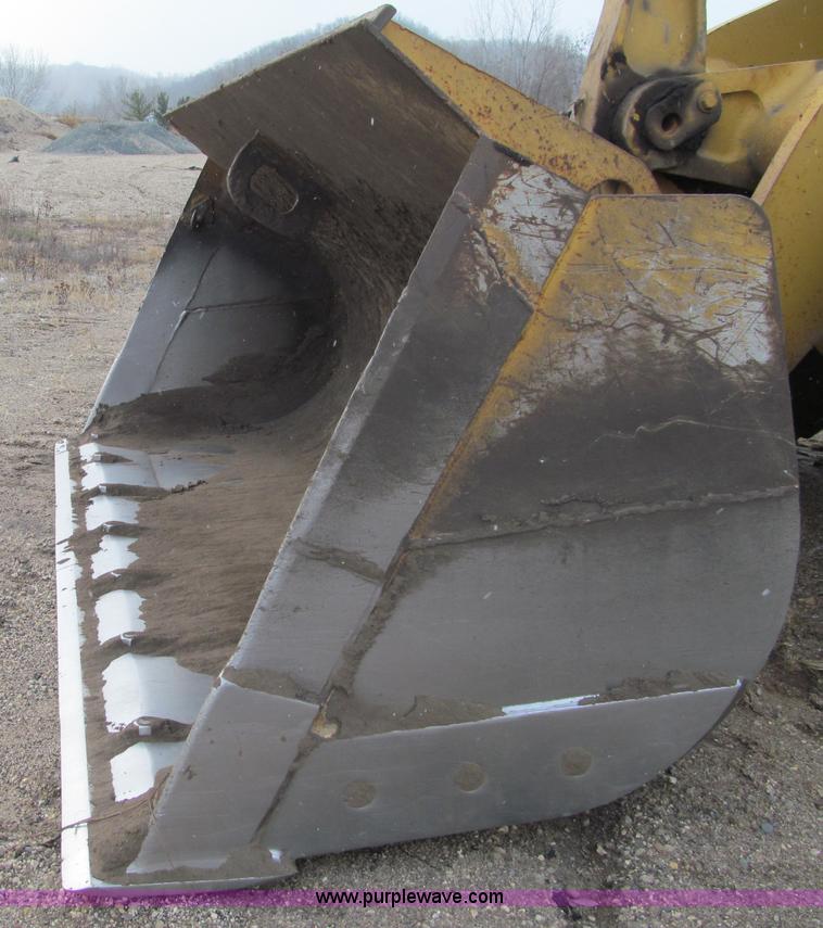 image for item F5569 1984 Caterpillar 966D wheel loader