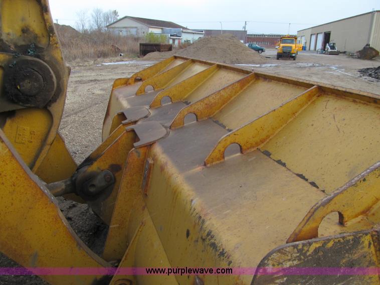 image for item F5569 1984 Caterpillar 966D wheel loader