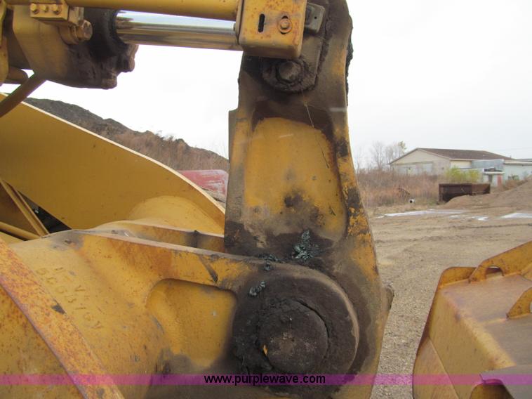 image for item F5569 1984 Caterpillar 966D wheel loader