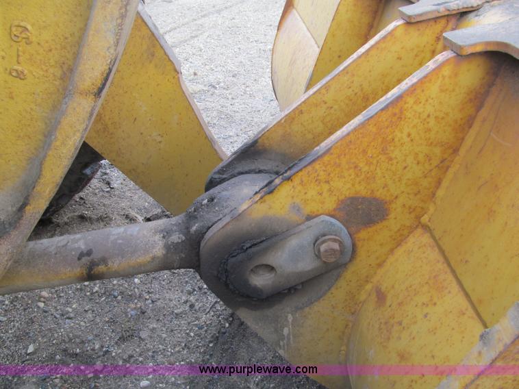 image for item F5569 1984 Caterpillar 966D wheel loader