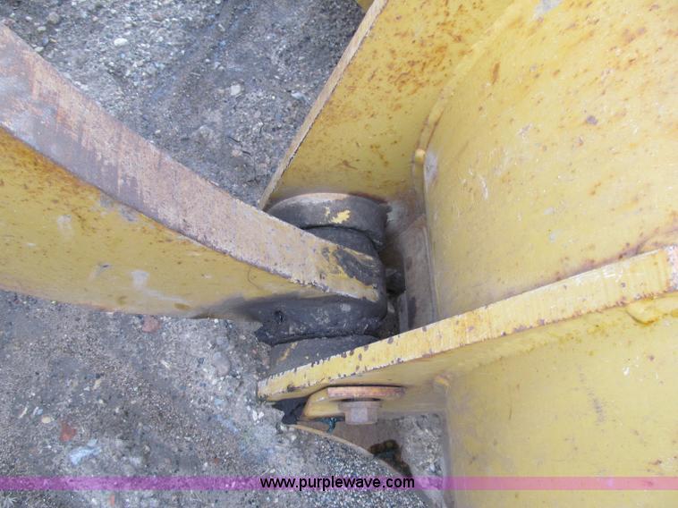 image for item F5569 1984 Caterpillar 966D wheel loader