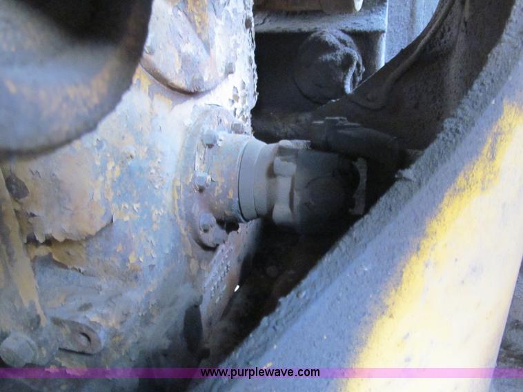 image for item F5569 1984 Caterpillar 966D wheel loader