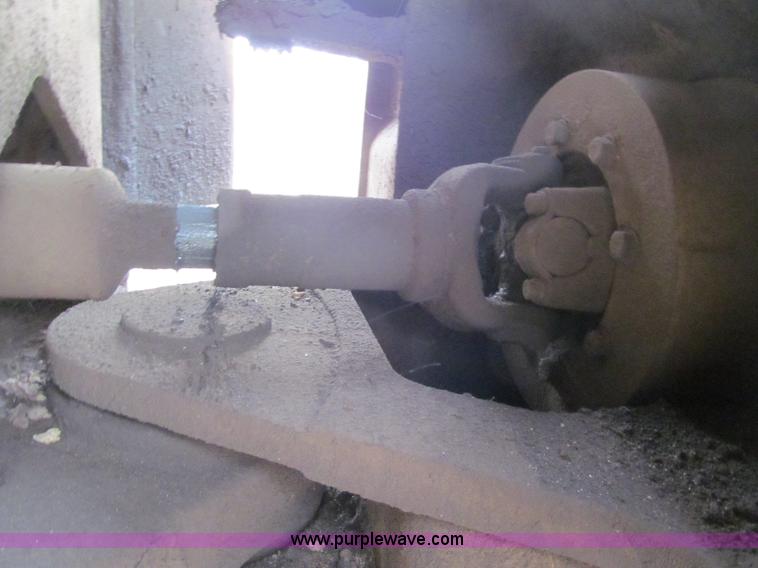 image for item F5569 1984 Caterpillar 966D wheel loader