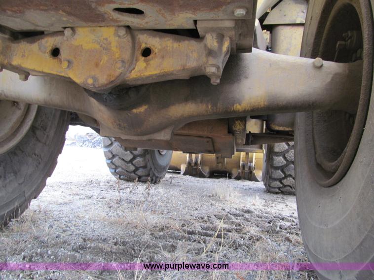 image for item F5569 1984 Caterpillar 966D wheel loader