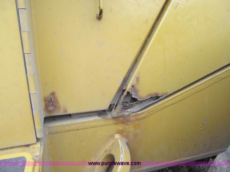 image for item F5569 1984 Caterpillar 966D wheel loader