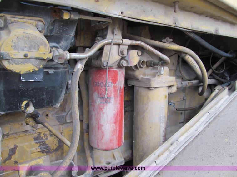 image for item F5569 1984 Caterpillar 966D wheel loader