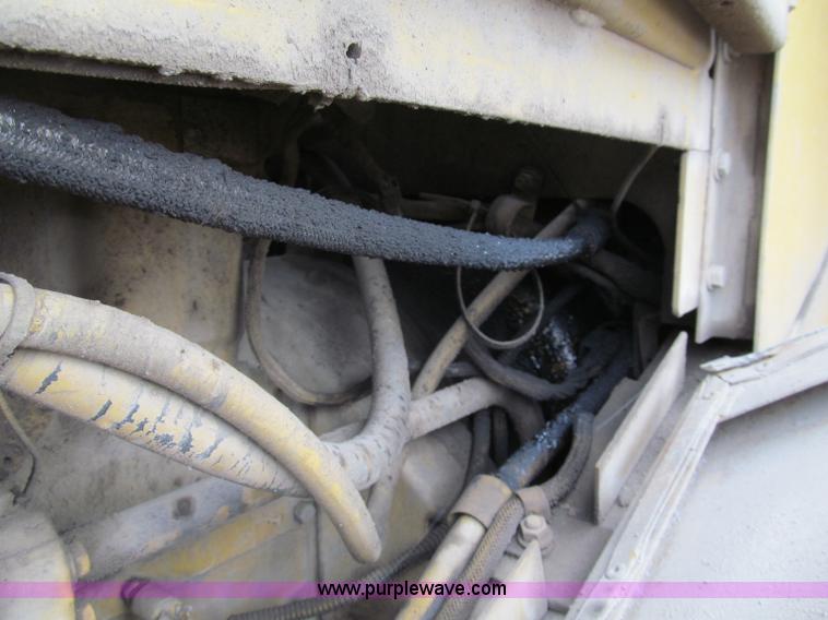 image for item F5569 1984 Caterpillar 966D wheel loader