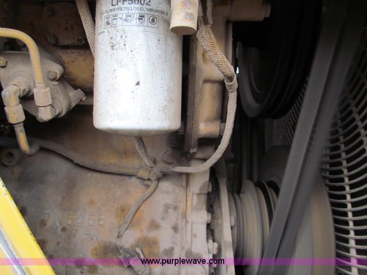 image for item F5569 1984 Caterpillar 966D wheel loader