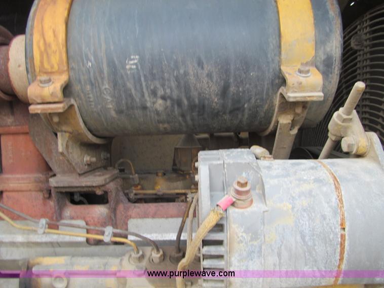 image for item F5569 1984 Caterpillar 966D wheel loader