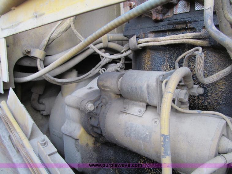 image for item F5569 1984 Caterpillar 966D wheel loader