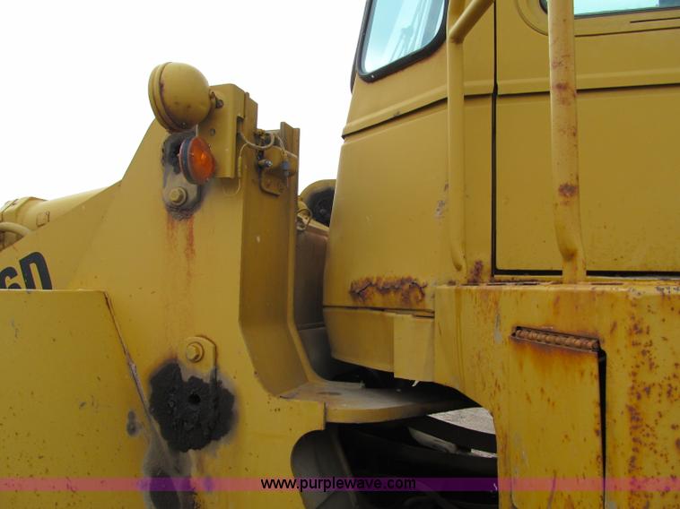 image for item F5569 1984 Caterpillar 966D wheel loader
