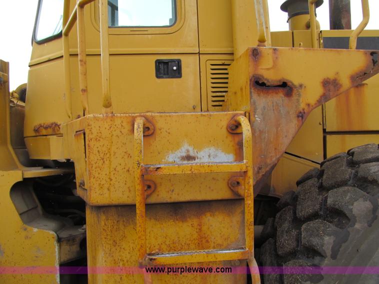 image for item F5569 1984 Caterpillar 966D wheel loader