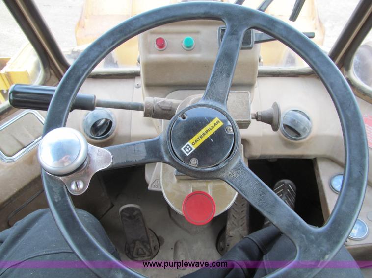 image for item F5569 1984 Caterpillar 966D wheel loader