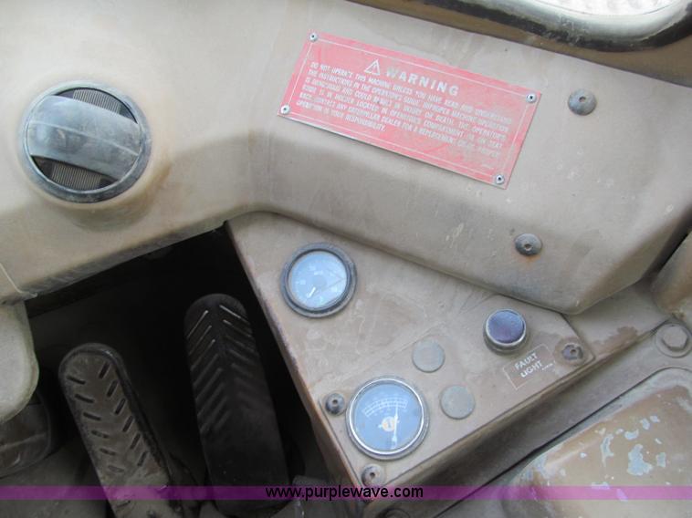 image for item F5569 1984 Caterpillar 966D wheel loader