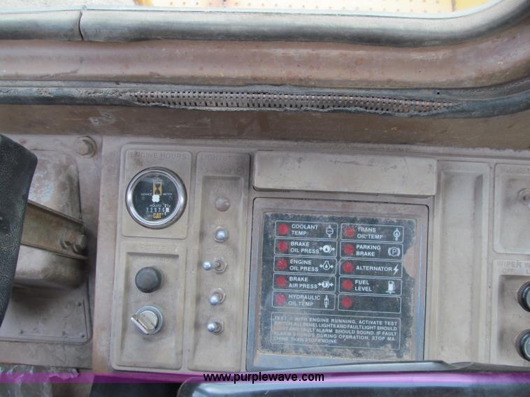 image for item F5569 1984 Caterpillar 966D wheel loader