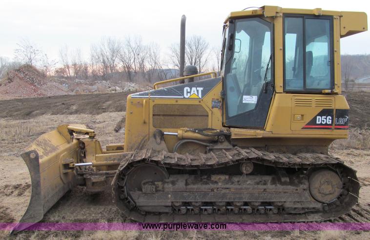 image for item F5585 2002 Caterpillar D5G LGP dozer