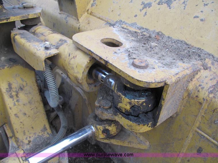 image for item F5585 2002 Caterpillar D5G LGP dozer