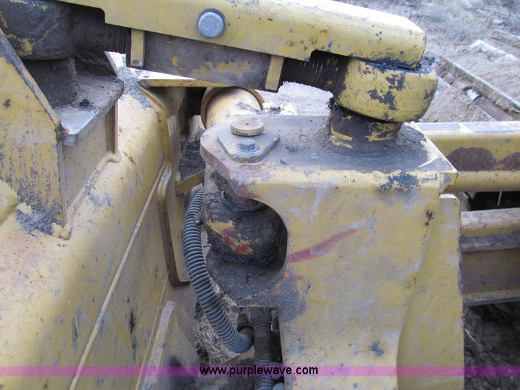 image for item F5585 2002 Caterpillar D5G LGP dozer