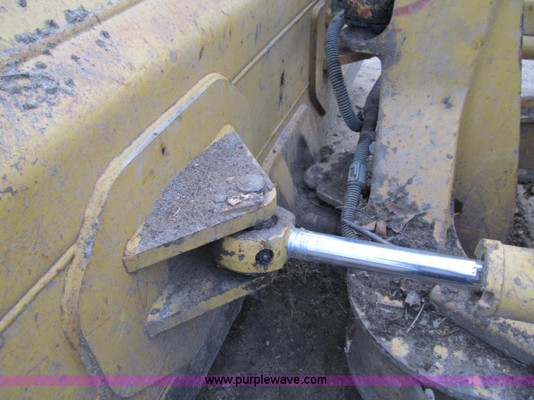image for item F5585 2002 Caterpillar D5G LGP dozer