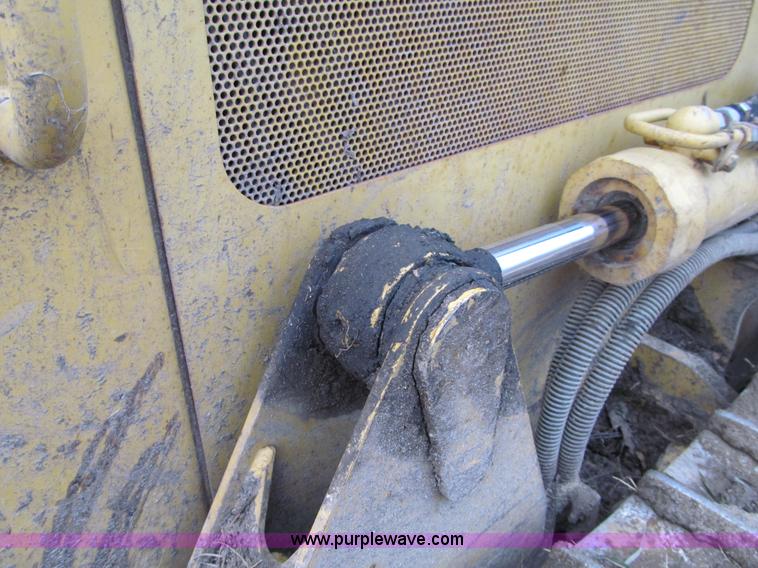 image for item F5585 2002 Caterpillar D5G LGP dozer