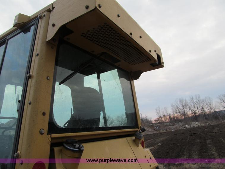 image for item F5585 2002 Caterpillar D5G LGP dozer