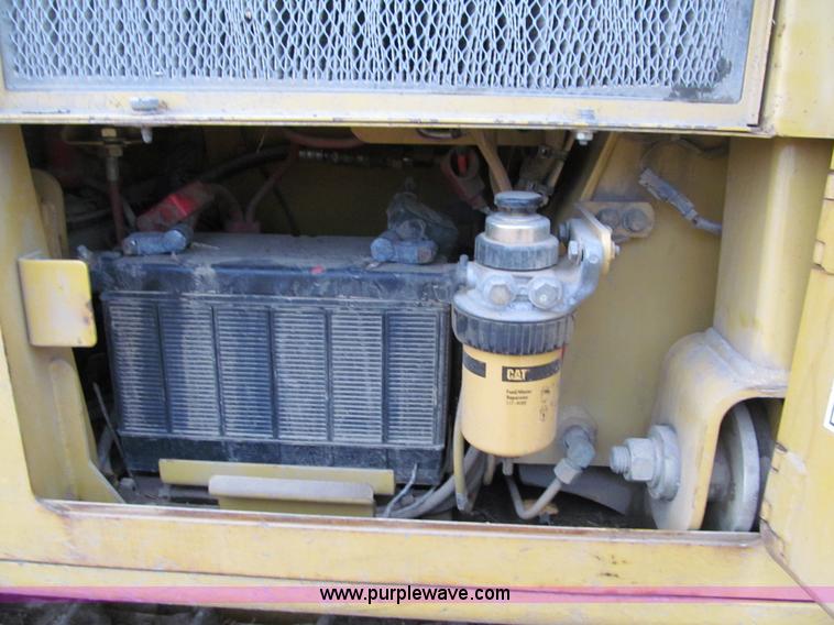 image for item F5585 2002 Caterpillar D5G LGP dozer