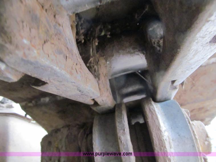 image for item F5585 2002 Caterpillar D5G LGP dozer