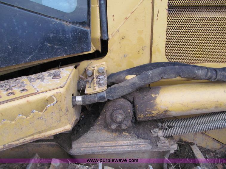 image for item F5585 2002 Caterpillar D5G LGP dozer