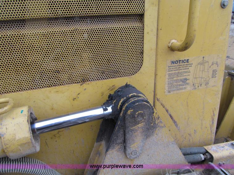image for item F5585 2002 Caterpillar D5G LGP dozer