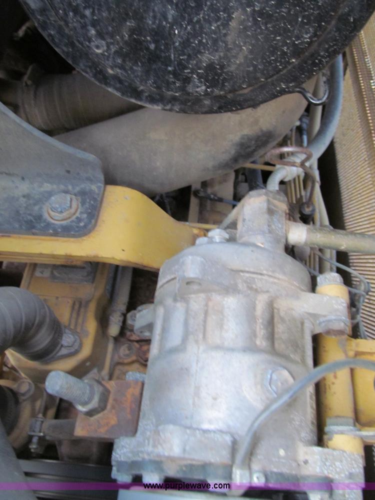 image for item F5585 2002 Caterpillar D5G LGP dozer