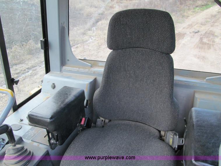 image for item F5585 2002 Caterpillar D5G LGP dozer