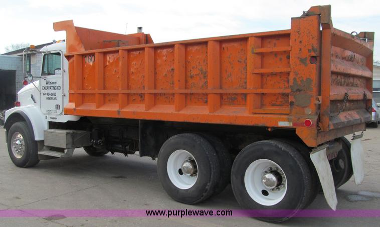 image for item F5588 2003 Freightliner FLD120 dump truck