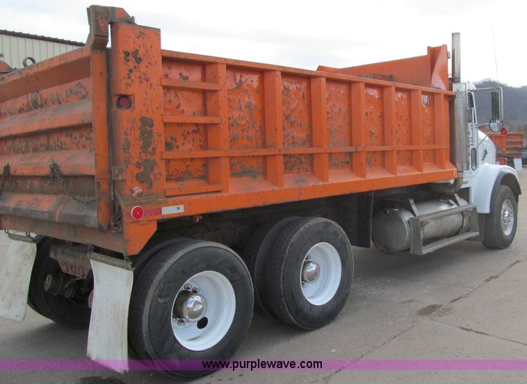 image for item F5588 2003 Freightliner FLD120 dump truck