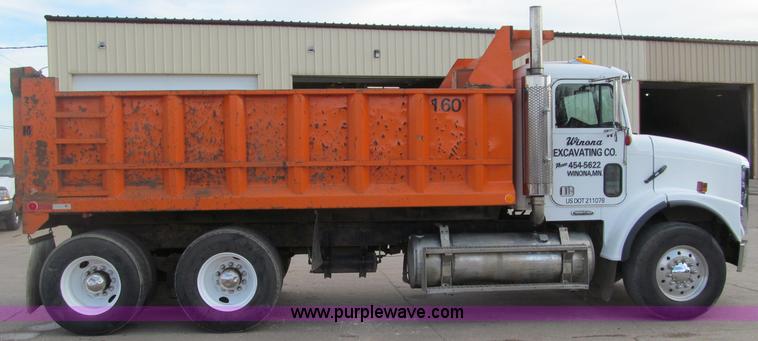 image for item F5588 2003 Freightliner FLD120 dump truck