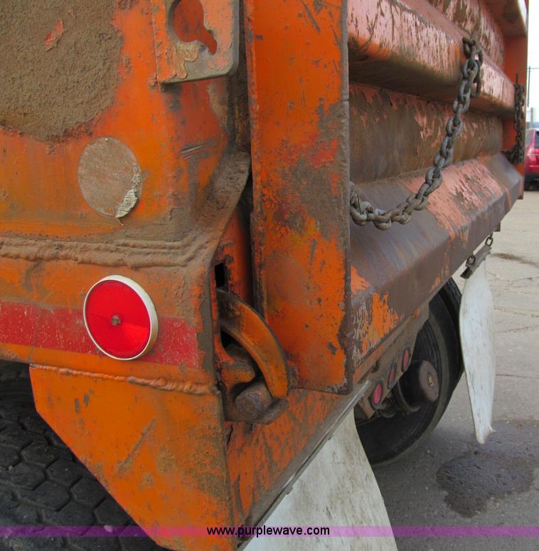 image for item F5588 2003 Freightliner FLD120 dump truck