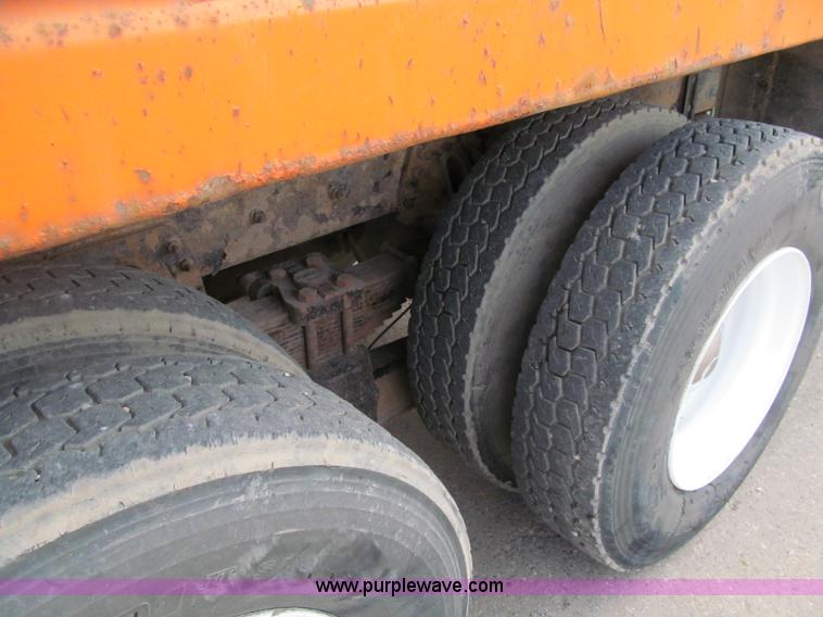 image for item F5588 2003 Freightliner FLD120 dump truck