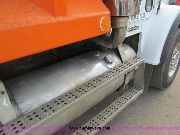 image for item F5588 2003 Freightliner FLD120 dump truck