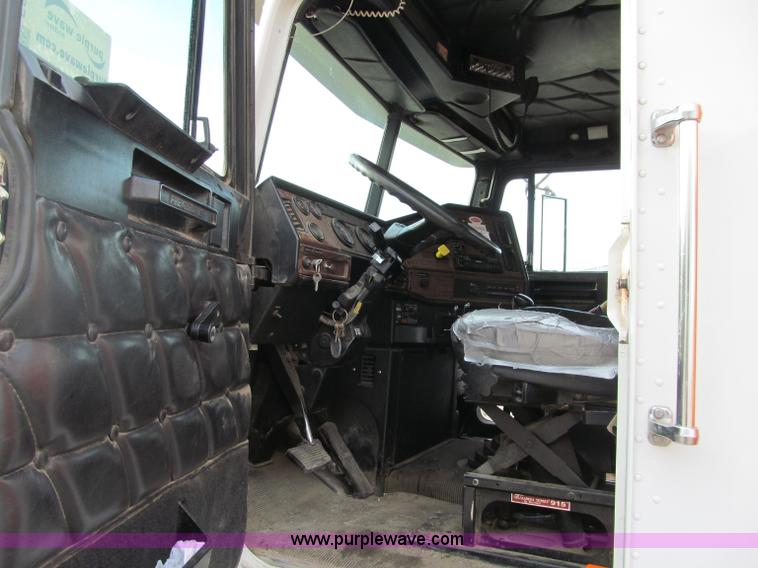 image for item F5588 2003 Freightliner FLD120 dump truck