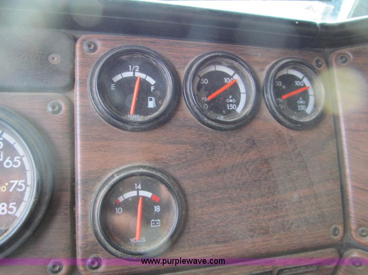 image for item F5588 2003 Freightliner FLD120 dump truck