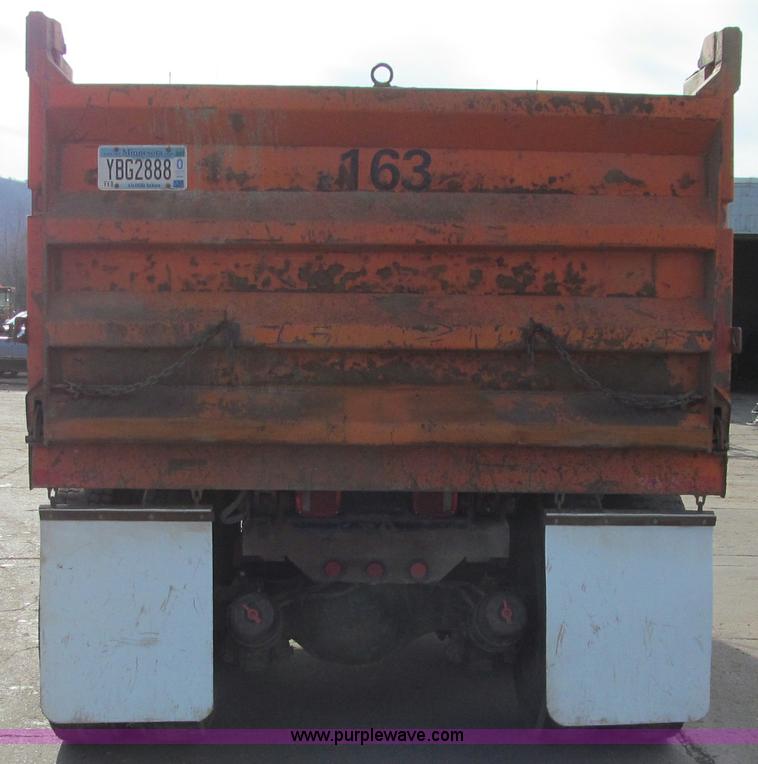 image for item F5589 2003 Freightliner FLD120 dump truck