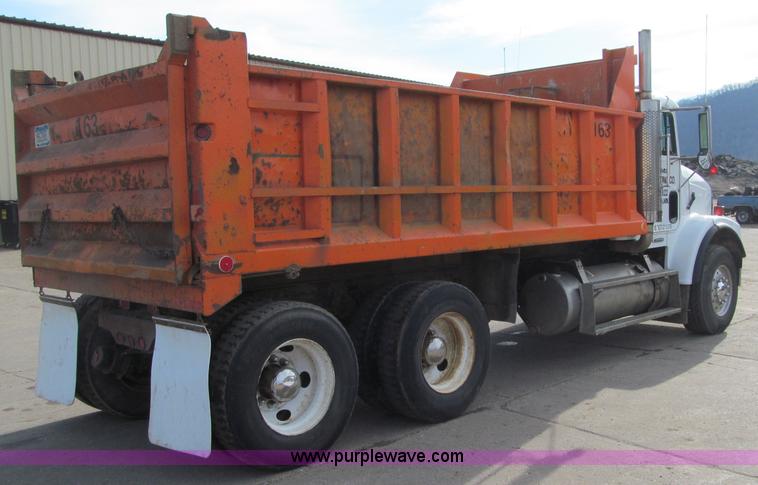 image for item F5589 2003 Freightliner FLD120 dump truck