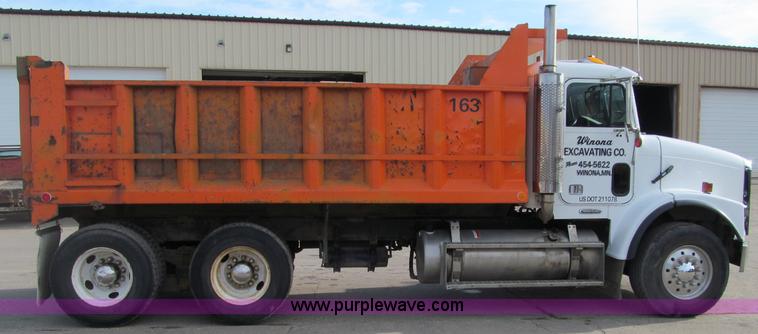 image for item F5589 2003 Freightliner FLD120 dump truck
