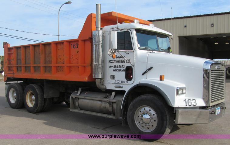image for item F5589 2003 Freightliner FLD120 dump truck