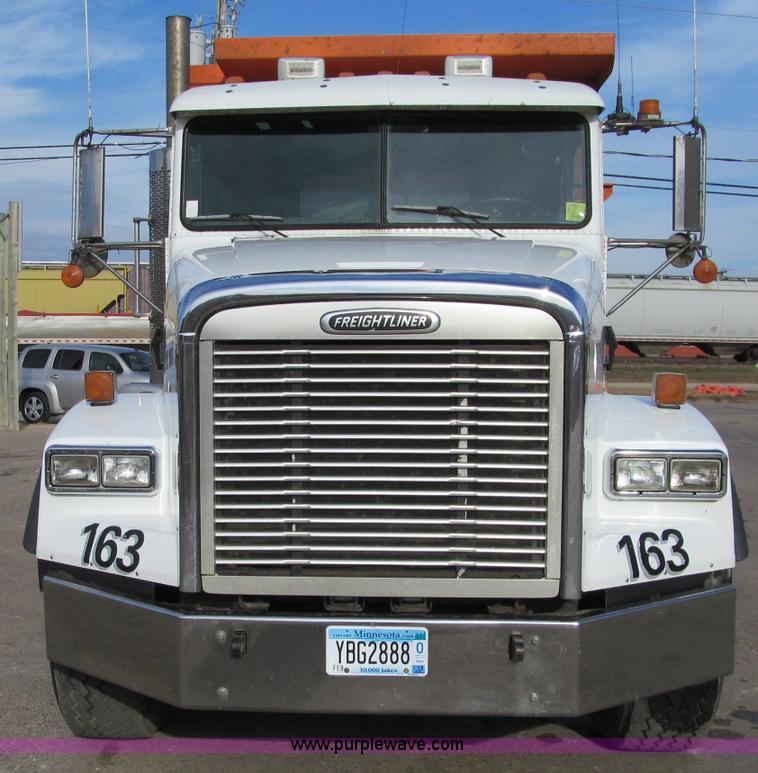 image for item F5589 2003 Freightliner FLD120 dump truck