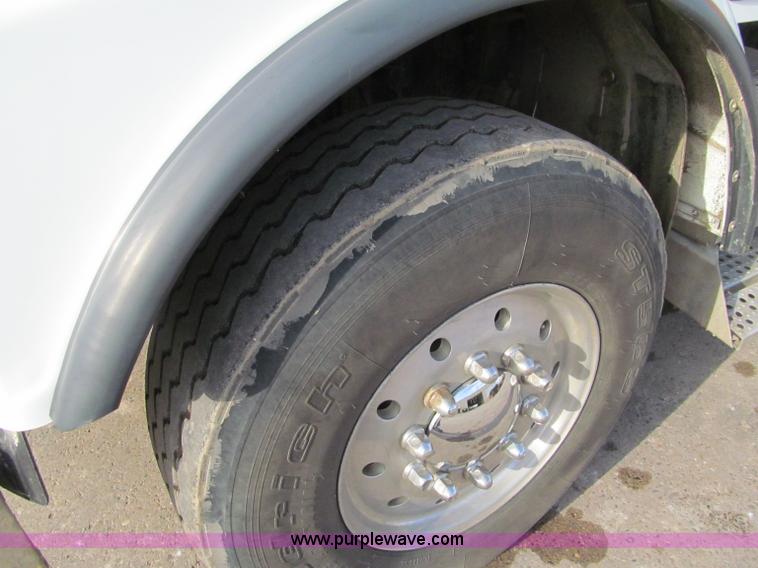 image for item F5589 2003 Freightliner FLD120 dump truck