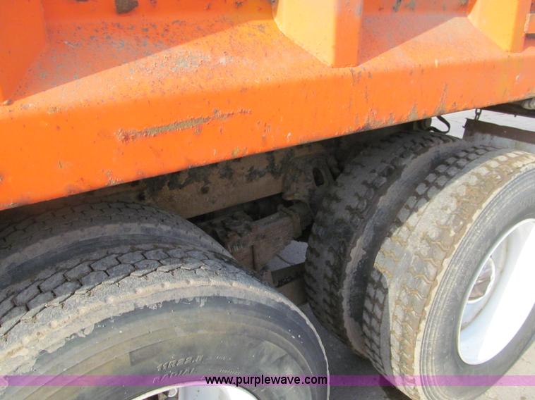 image for item F5589 2003 Freightliner FLD120 dump truck