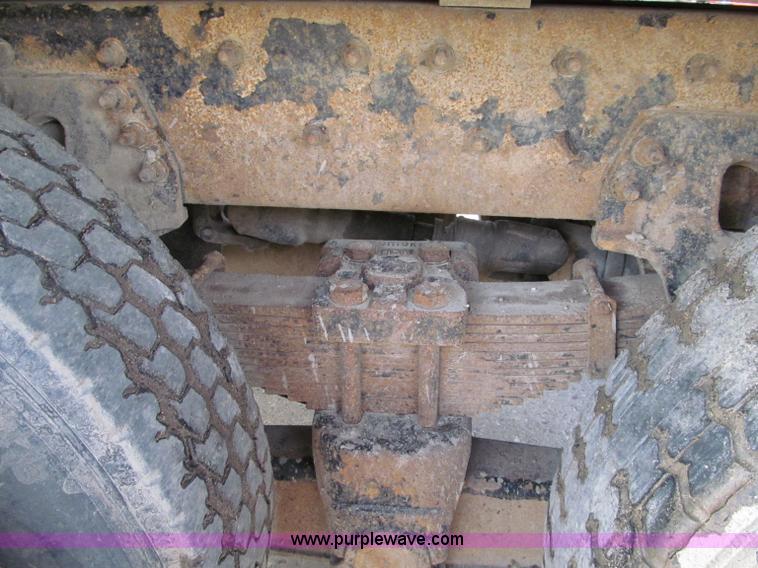 image for item F5589 2003 Freightliner FLD120 dump truck