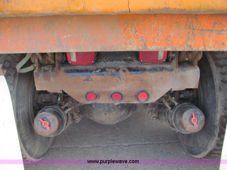 image for item F5589 2003 Freightliner FLD120 dump truck